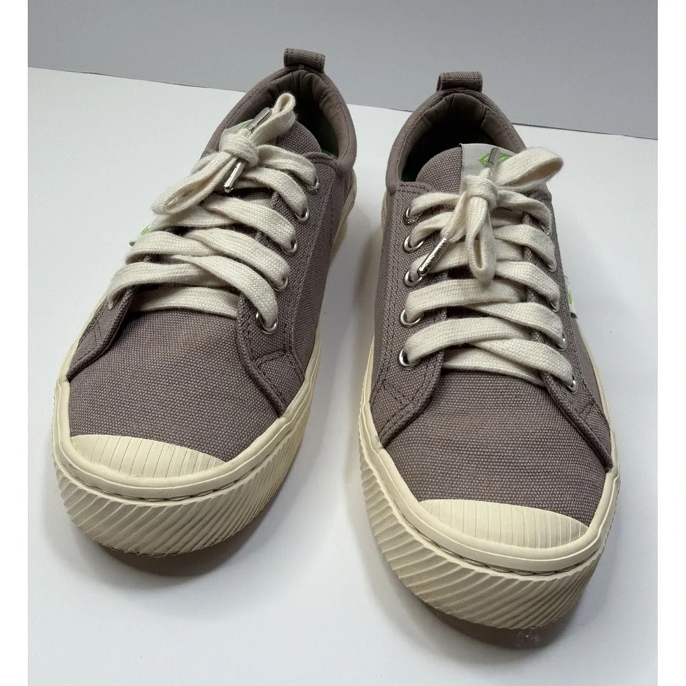 cariuma canvas